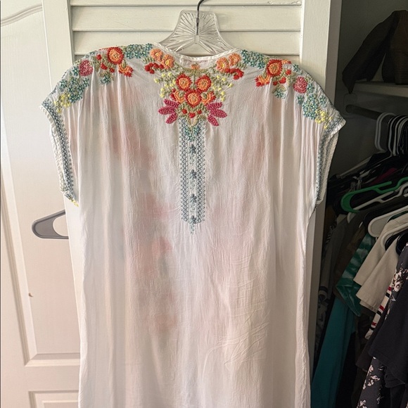 Johnny Was Multicolor Embroidered V-Neck Blouse - Picture 3 of 4